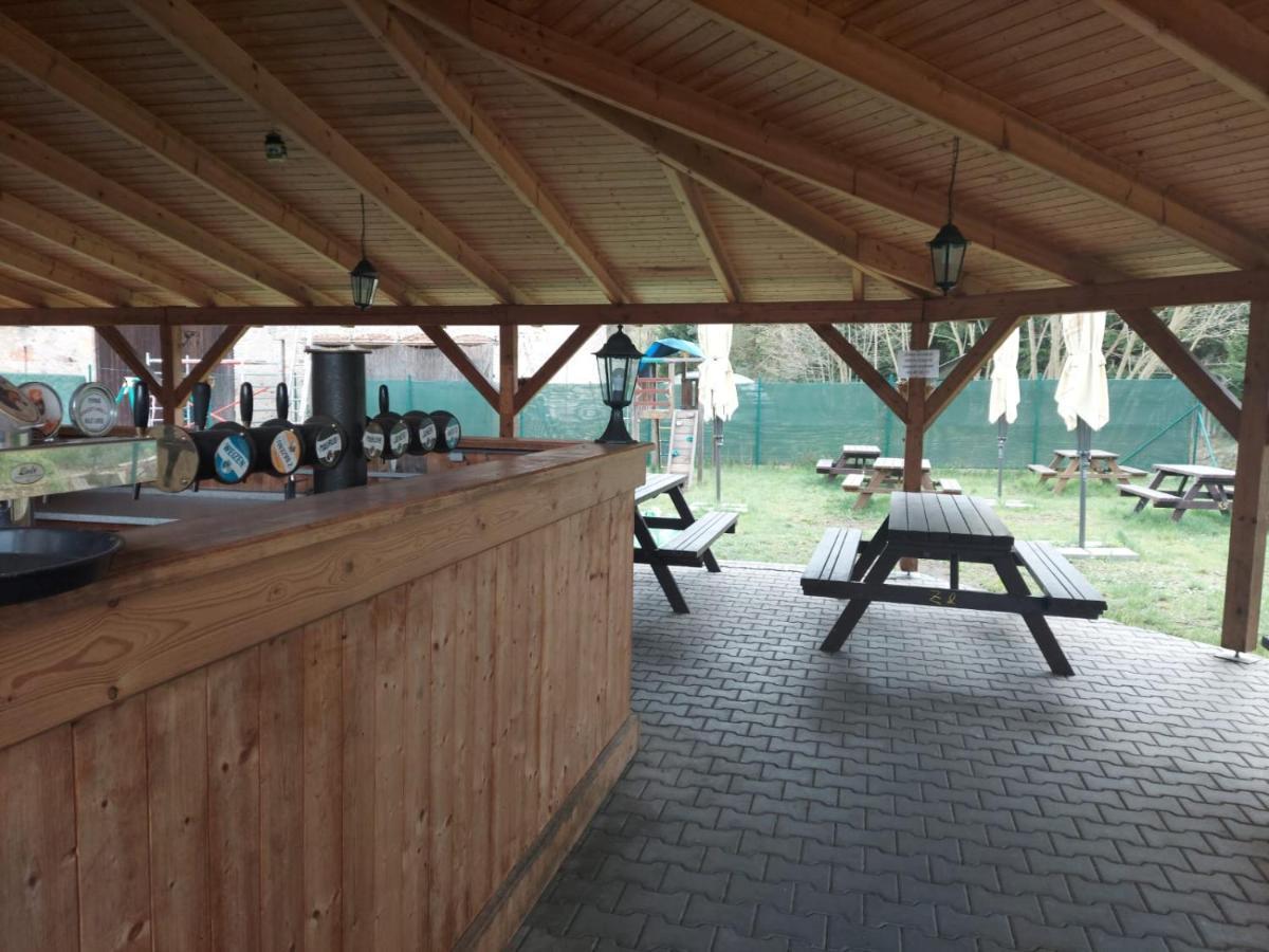 Pivovar Maly Janek - Restaurace, Penzion A Stany Jince Ngoại thất bức ảnh