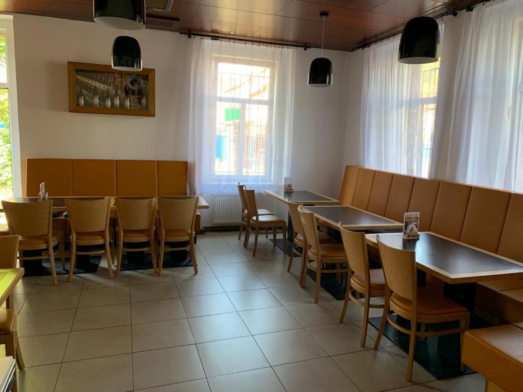 Pivovar Maly Janek - Restaurace, Penzion A Stany Jince Ngoại thất bức ảnh